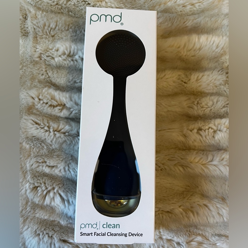 PMD BEAUTY Clean Smart Facial Cleansing Device